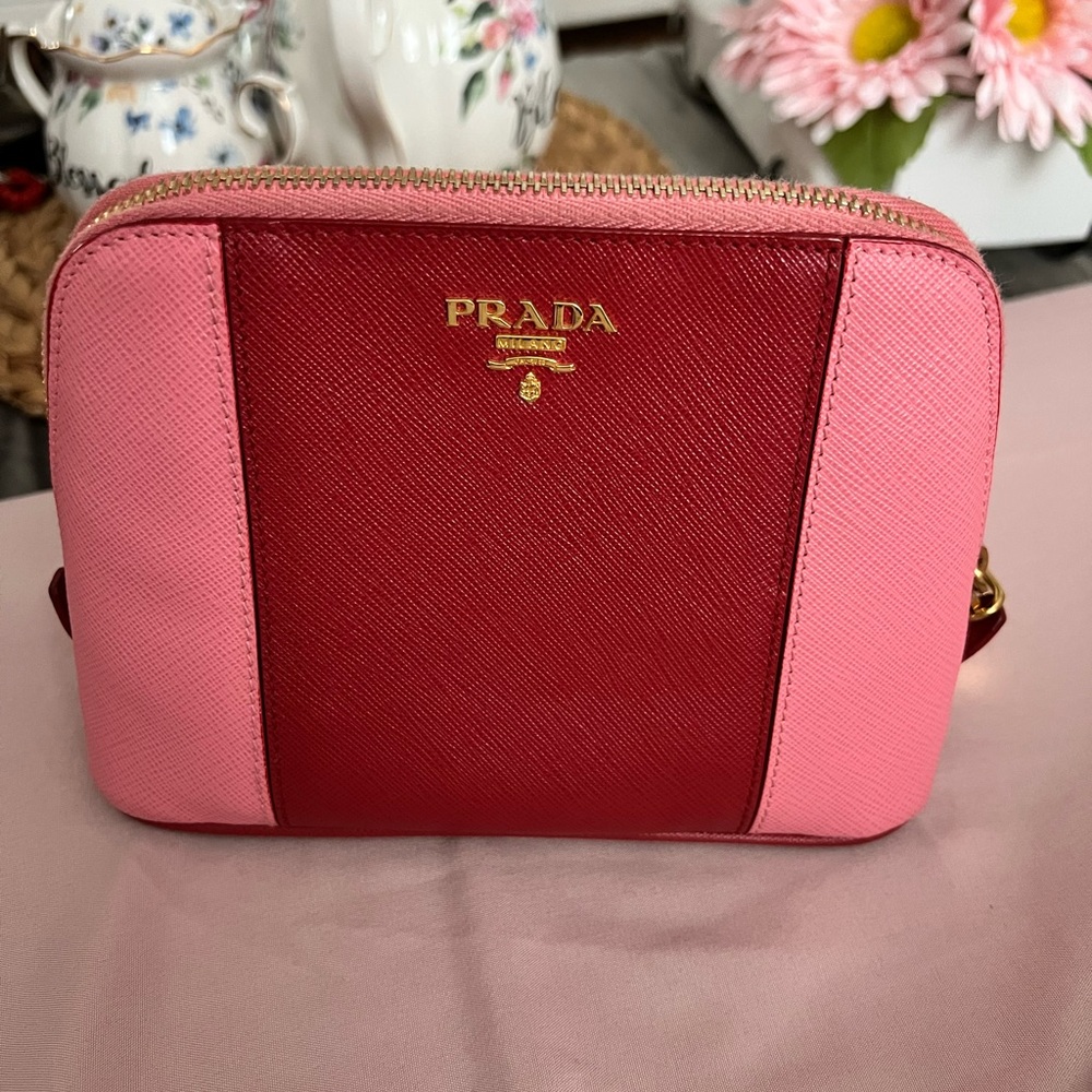 Prada make up pouch, 100 percent Aunthentic, in very good condition